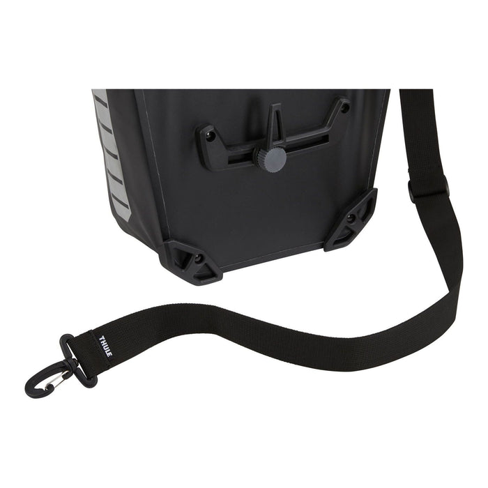 Thule Shield pannier 17L black Pannier Thule  - Dynamic Drive