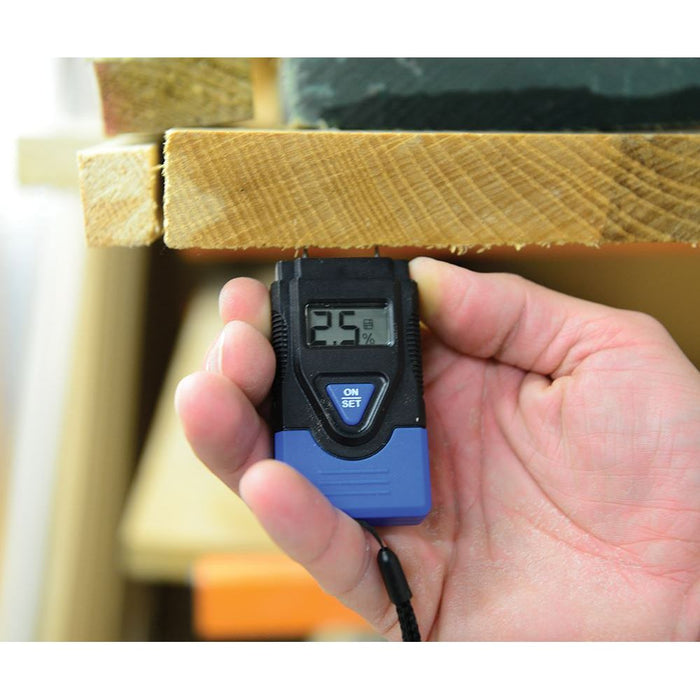 Silverline Digital Moisture Meter Wood: 6-42% Concrete: 0.2-2%