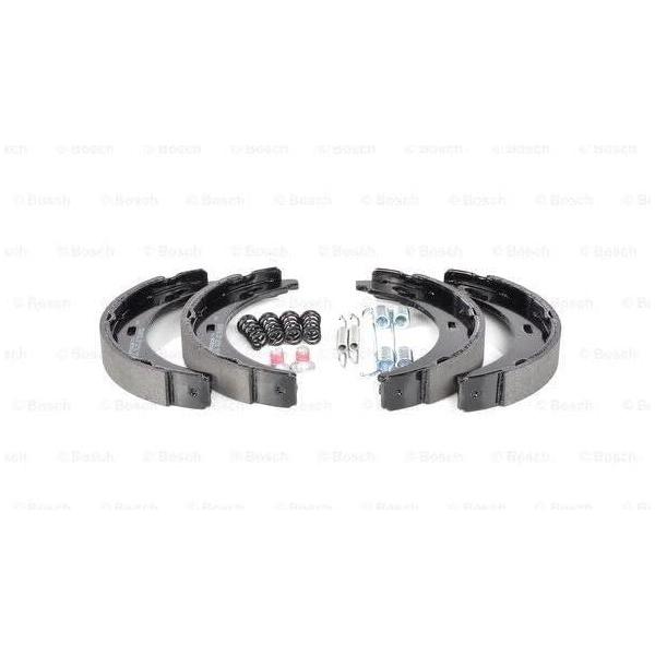 Bosch Brake Shoe Bs824 fits Mercedes-Benz C C180 Kompressor - 1.8 - 02-07 098648