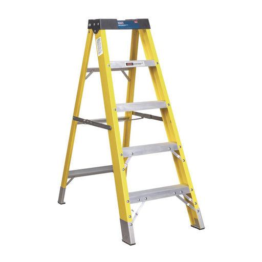 FIBREGLASS STEP LADDER 4-TREAD EN 131 Sealey  - Dynamic Drive