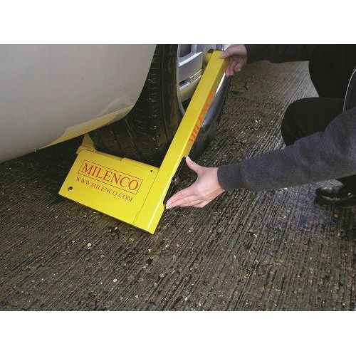 Milenco Compact Wheel Clamp with Storage Bag UK Camping And Leisure